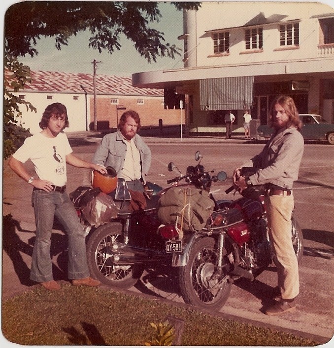 Les Elmer (right hand side) and his 1971 Honda 350/4